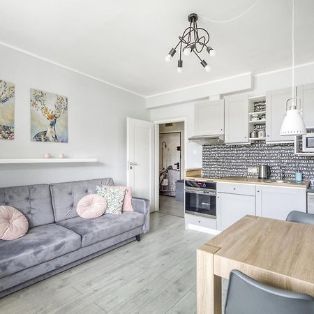 Gama Home Kondratowicza18 Varsovia Exterior foto